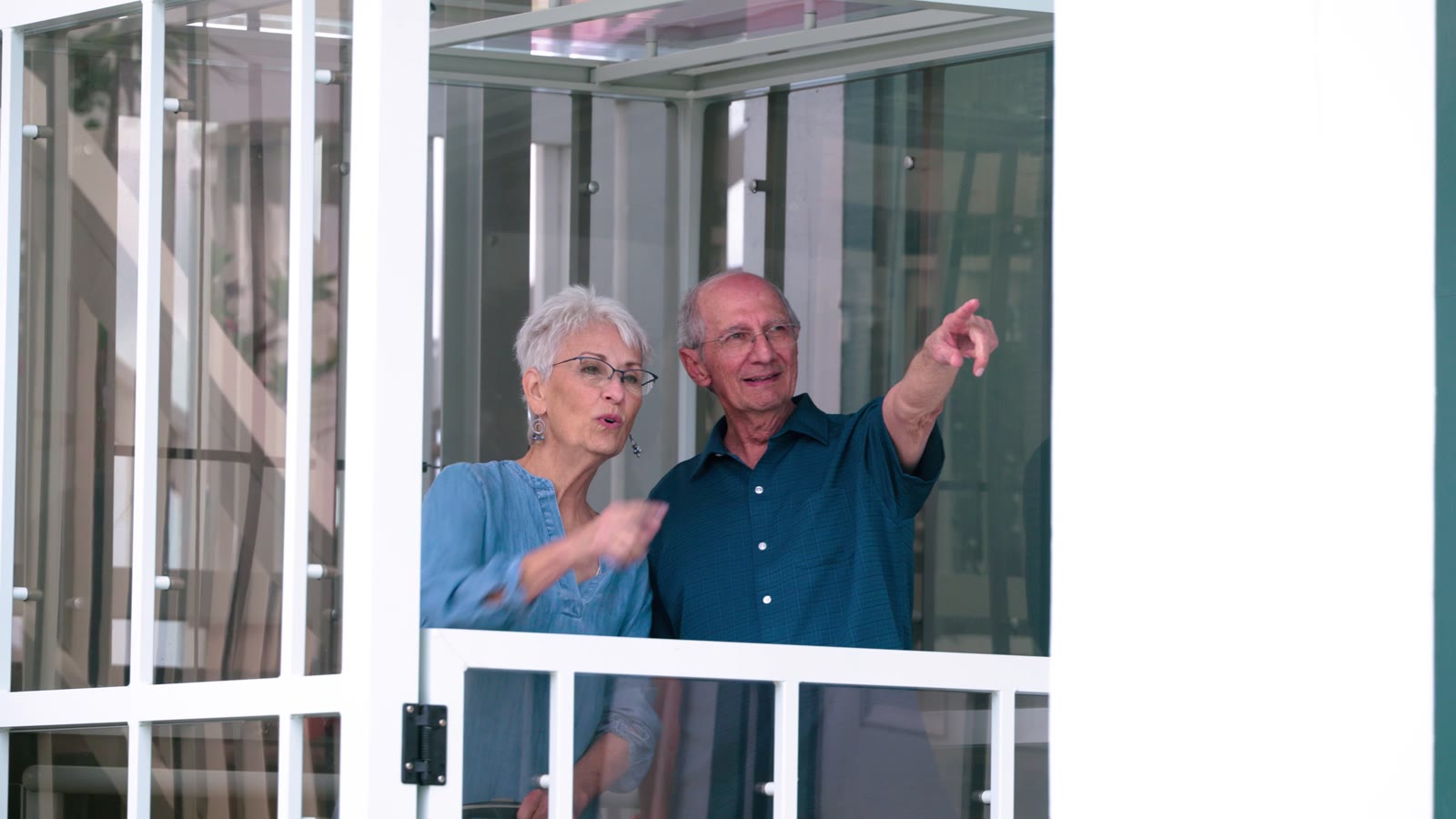 Two passengers using the Traveler at the property shown in the video